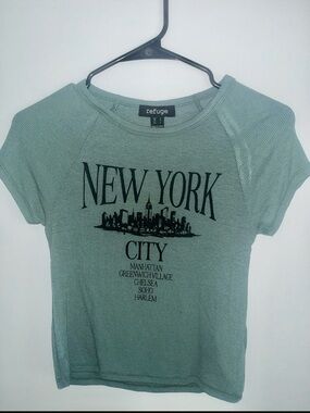 refuge Sage Green New York City Graphic Short Sleeve Top